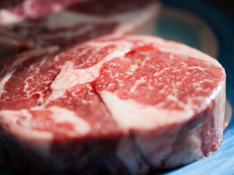 Скандал: во Франции продавали мясо подопытных животных