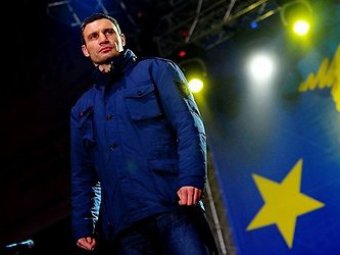 Виталий Кличко отказался от титула чемпиона мира ради политики