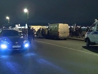 В Петербурге два инкассатора, перевозившие 200 млн рублей, застрелили друг друга