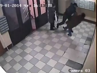 Шокирующее видео, где двое мигрантов жестоко избивают старушек, взорвало Сеть