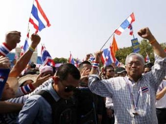 Международные компании отменяют авиарейсы в Бангкок из-за выступлений оппозиции