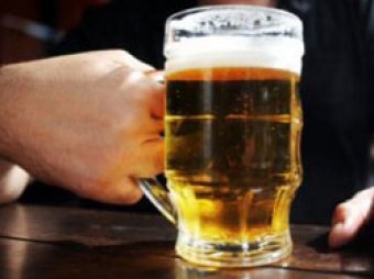 На животе австралийца из-за глотка пива выросла огромная опухоль