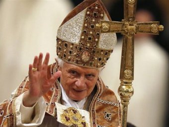 Бенедикт XVI лишил сана за педофилию 400 священников
