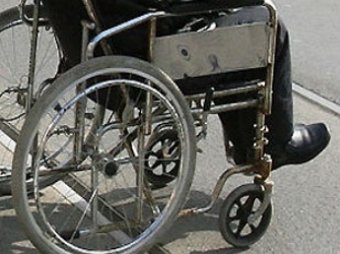 В США безногий инвалид угнал автомобиль прямо из автосалона