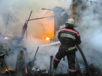 В Астрахани при пожаре в жилом доме погибли трое детей