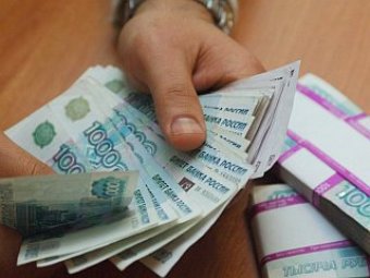 Глава банковского института ВШЭ советует не хранить деньги в рублях