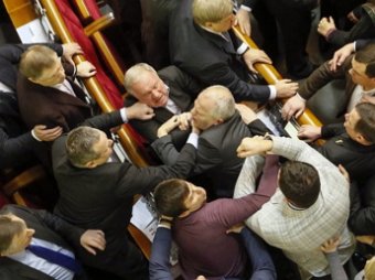 Госбюджет Украины стал причиной крупной драки на заседании Рады