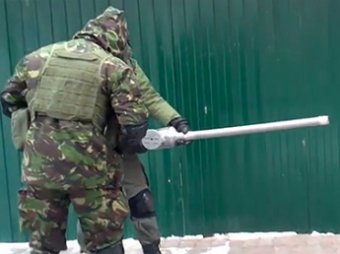 Захватчики киевской мэрии обороняются при помощи «картошкострела»