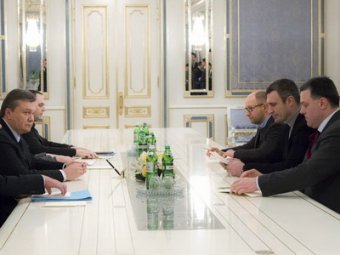 Янукович предложил Яценюку стать премьером, а Кличко - вице-премьером