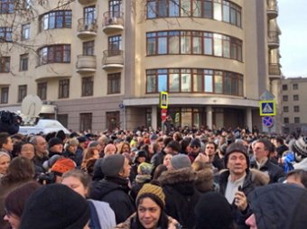 Свыше 110 человек задержали у суда по "болотному делу" в Москве