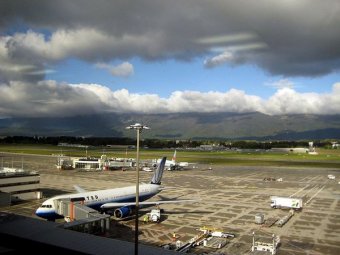 В небе над Швейцарией захвачен самолет: он экстренно сел в Женеве