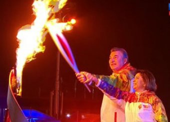Третьяк и Роднина зажгли огонь Олимпийских игр в Сочи