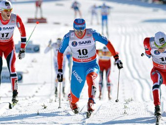 Российские лыжники взяли серебро в эстафете, прервав медальную "засуху" в Сочи