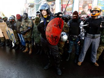 В Киеве в захваченном протестующими Доме профсоюзов прогремел взрыв