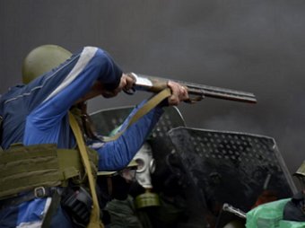 На Майдане возобновилась стрельба — радикалы с боем прорываются к Раде