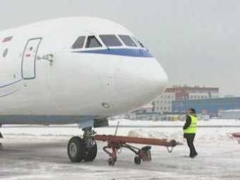 Самолет с горящим двигателем совершил экстренную посадку в Домодедово