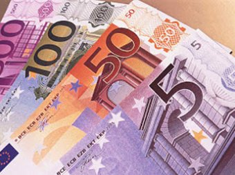 ЦБР впервые поднял официальный курс евро выше 49 рублей