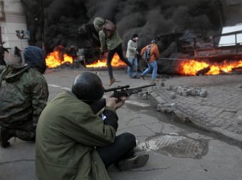 В Киев, охваченный беспорядками, вводят войска: 9 погибших