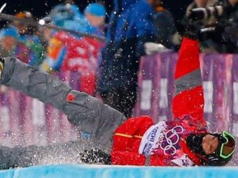 Сноубордист из Китая вылетел из желоба хавпайпа