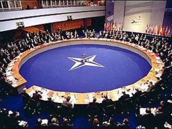 НАТО приостанавливает сотрудничество с Россией из-за ситуации на Украине
