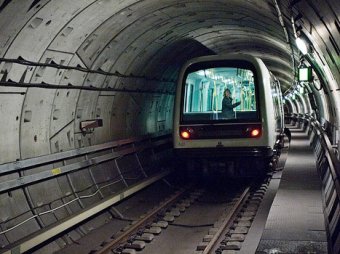 В тоннеле московского метро поезд простоял 40 минут из-за неполадок