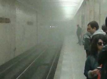 Две станции московского метро эвакуировали из-за замыкания