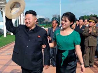 Ким Чен Ын впервые появился на публике в сопровождении сестры