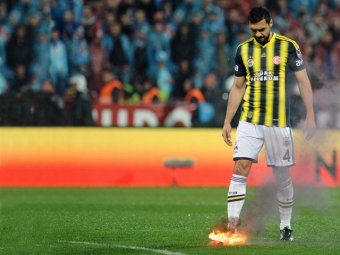 В Турции фанаты сорвали футбольный матч национального первенства