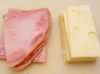 Калифорнийские ученые приравняли мясо и сыр к никотину