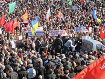 Жители Харькова, Донецка, Луганска и Одессы вышли на многотысячные акции протеста