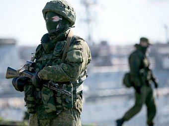 В Симферополе штаб ВМС Украины окружен неизвестным вооруженными людьми