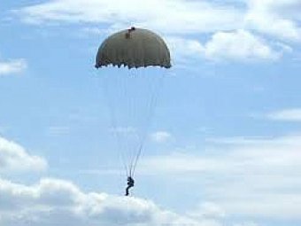 В Приморье погибла парашютистка, рухнувшая с 800-метровой высоты