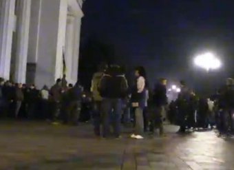 В Киеве "Правый сектор" блокировал Раду, требуя отставки Турчинова и Авакова