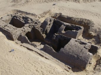 В Египте обнаружена 3300-летняя гробница с пирамидой на входе