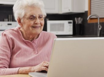 Ученые доказали, что Интернет спасает пожилых людей от депрессии