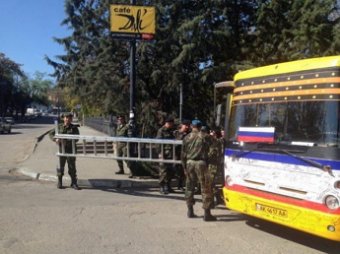В Крыму напали на здание Меджлис татар из-за украинского флага, пострадали женщины