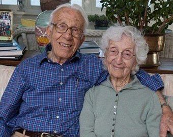 Пенсионеры из США, прожившие в браке 70 лет, умерли в один день