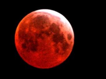 15 апреля земляне смогут увидеть полное затмение Луны