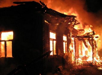 Крупный пожар в алтайском наркологическом центре унес жизни 8 человек