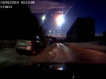 Метеорит над Мурманском 19.04.2014 жители сняли на видео (ВИДЕО)