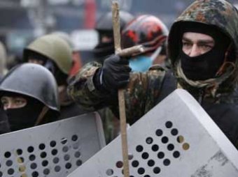 Активисты "Правого сектора" осадили Верховный суд в Киеве. Ярош объявил России лютую войну