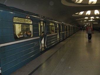 В московском метро студент ударило зеркалом заднего вида