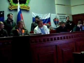 В Донецке депутаты провозгласили Донецкую народную республику и попросили РФ ввести войска (ВИДЕО)