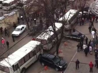 Харьков сегодня, новости последнего часа: автобус с милицией закидали камнями (ВИДЕО)