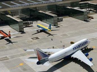 Международный аэропорт Донецка остановил работу после попытки захвата