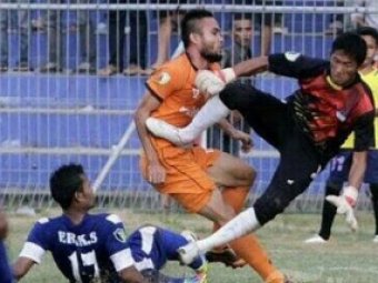 В Индонезии вратарь убил футболиста ударом ноги