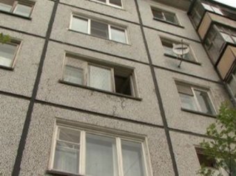 В Новосибирске годовалый ребёнок упал с 10-го этажа