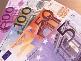 Курс евро впервые за три месяца упал ниже 48 рублей