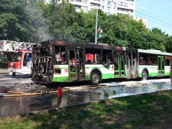 Возле метро "Выхино" в Москве взорвался автобус