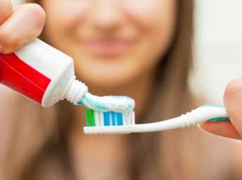 Ученые выяснили, как чистка зубов может спасти от сердечных болезней
